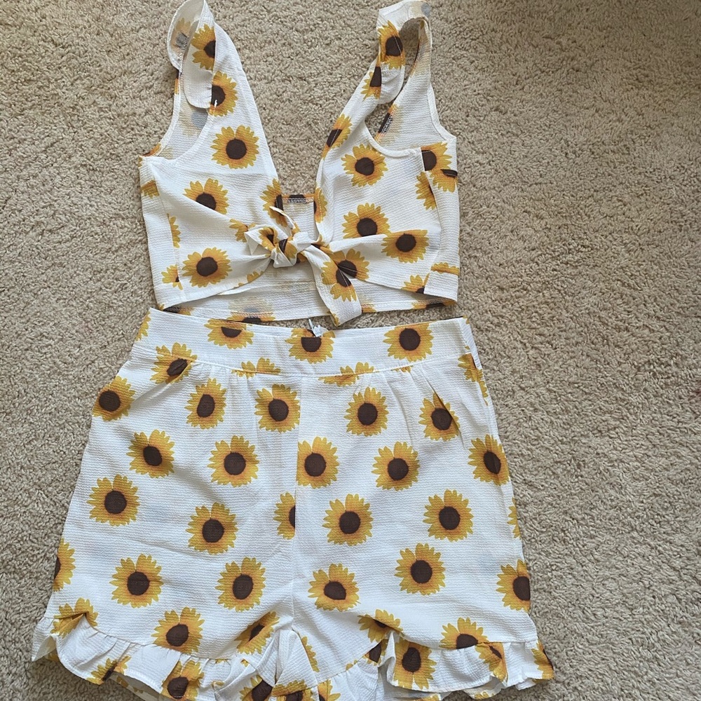 Two piece sunflower set